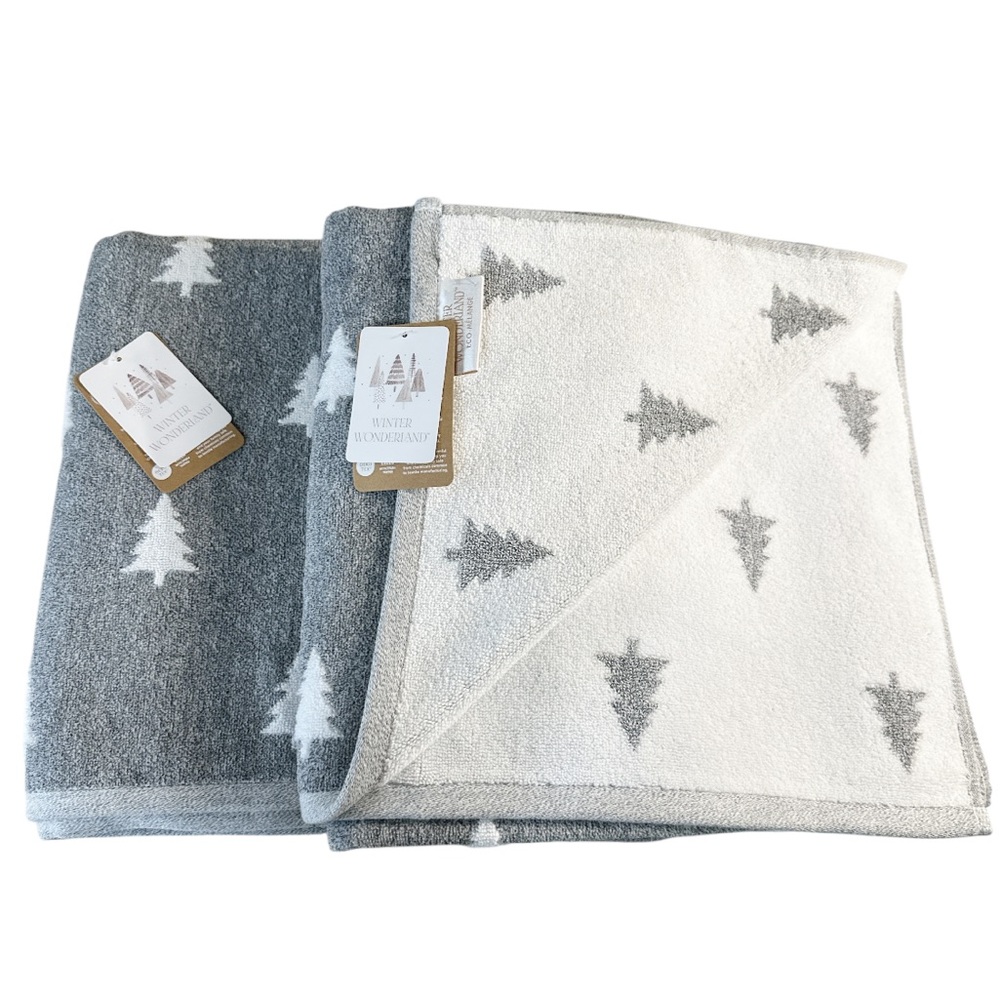 NEW Winter Wonderland CHRISTMAS TREE GRAY & WHITE REVERSIBLE BATH TOWELS Set/2